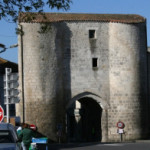 Pont-l-Abbe-d-Arnoult_20649_Le-Porche